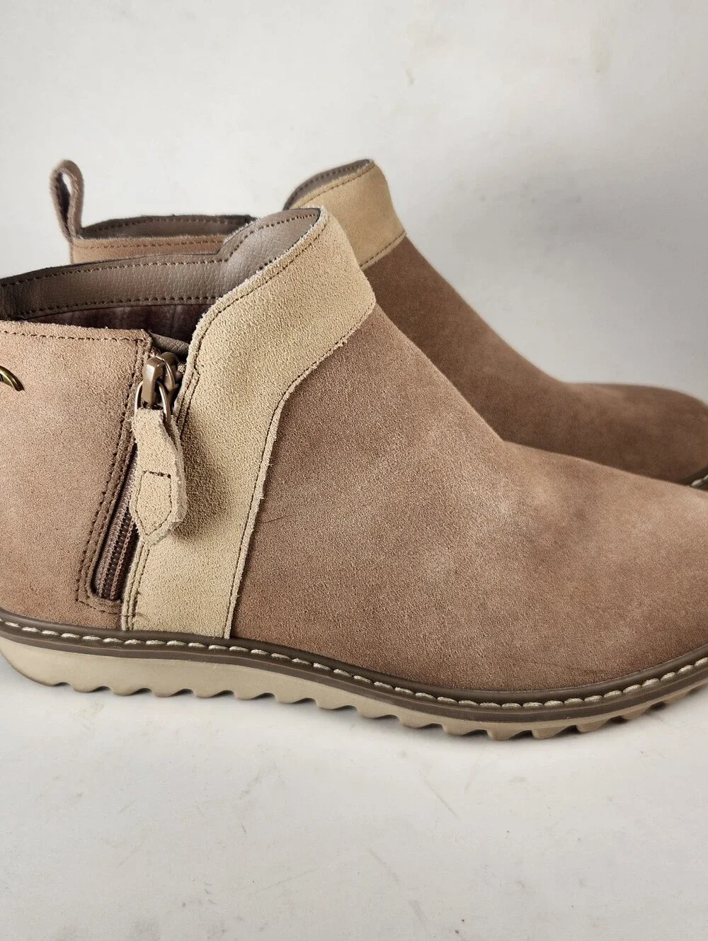 SKECHERS Women's Arch Fit Mojave Bootie Size 8 Beige Leather Comfort Air Cooled